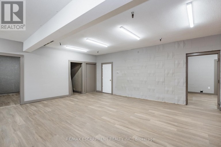 18 LINDEN STREET, Hamilton (Crown Point), Ontario, L8L3H6