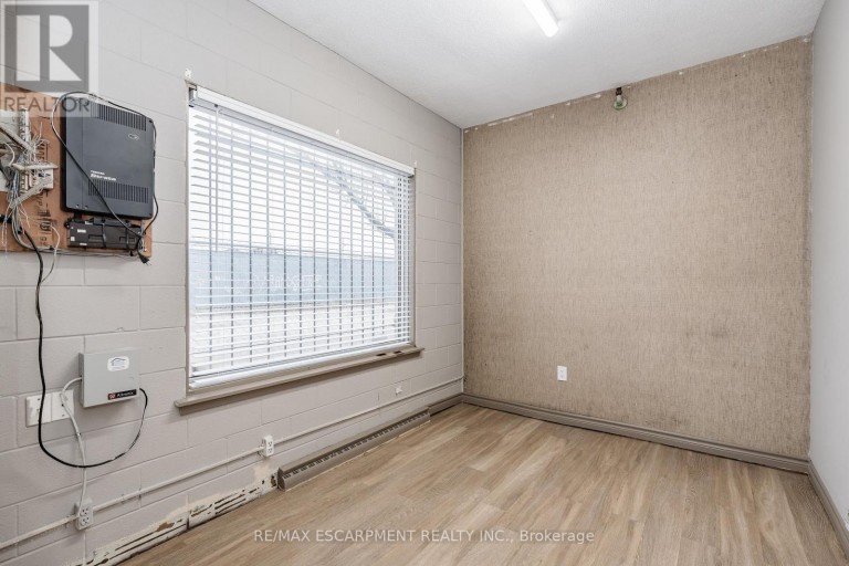 18 LINDEN STREET, Hamilton (Crown Point), Ontario, L8L3H6