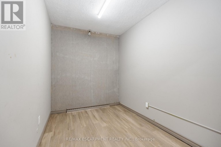 18 LINDEN STREET, Hamilton (Crown Point), Ontario, L8L3H6