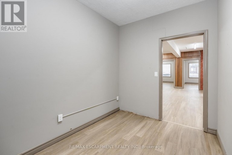 18 LINDEN STREET, Hamilton (Crown Point), Ontario, L8L3H6