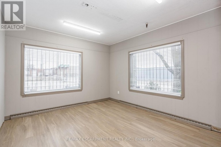 18 LINDEN STREET, Hamilton (Crown Point), Ontario, L8L3H6