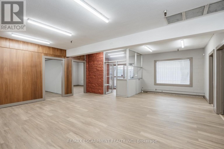 18 LINDEN STREET, Hamilton (Crown Point), Ontario, L8L3H6