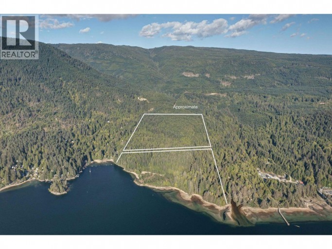 7425 SECHELT INLET ROAD, Sechelt, British Columbia, V7Z0C7 (ID R3138714)