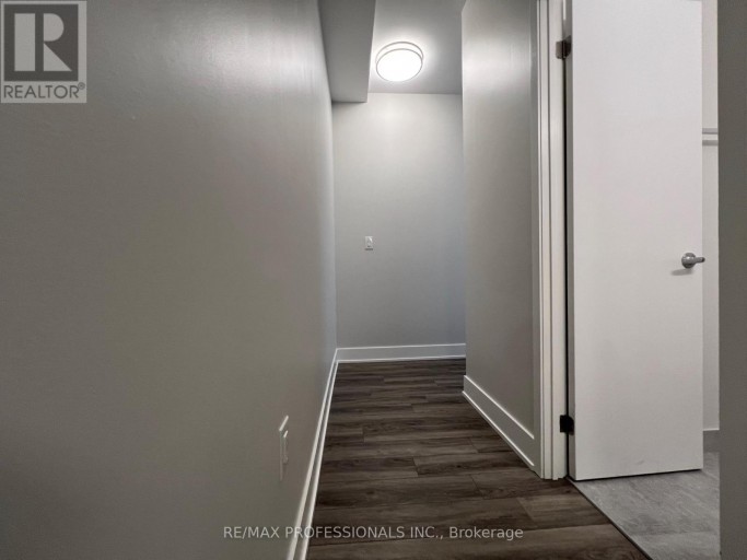 121 - 62 DIXFIELD DRIVE, Toronto (Eringate-Centennial-West Deane), Ontario, M9C3W1