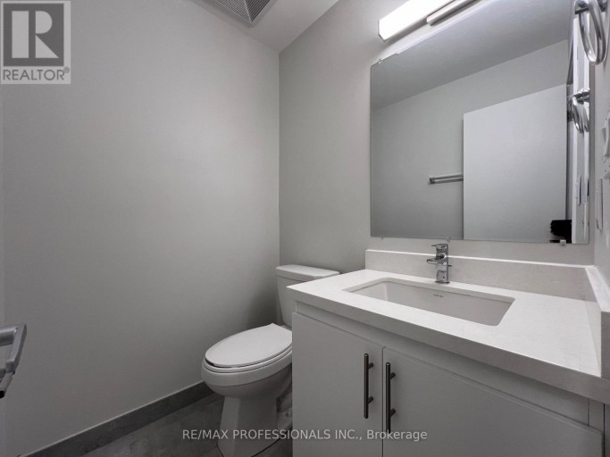 121 - 62 DIXFIELD DRIVE, Toronto (Eringate-Centennial-West Deane), Ontario, M9C3W1