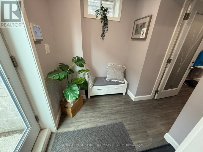 1 LOWER - 2134 DUNDAS STREET W, Toronto (Roncesvalles), Ontario, M6R1X2
