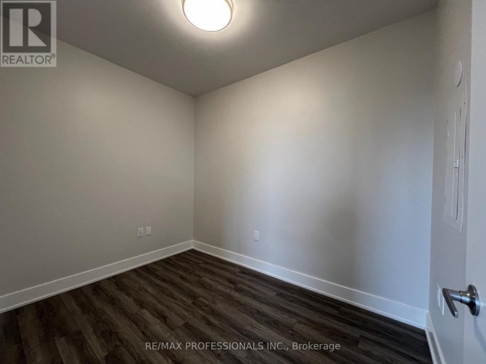 140 - 62 DIXFIELD DRIVE, Toronto (Eringate-Centennial-West Deane), Ontario, M9C3W1