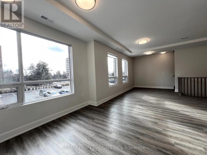 102 - 62 DIXFIELD DRIVE, Toronto (Eringate-Centennial-West Deane), Ontario, M9C3W1