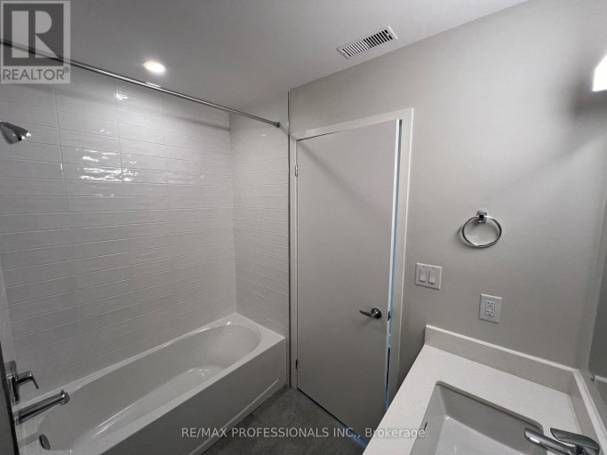 102 - 62 DIXFIELD DRIVE, Toronto (Eringate-Centennial-West Deane), Ontario, M9C3W1