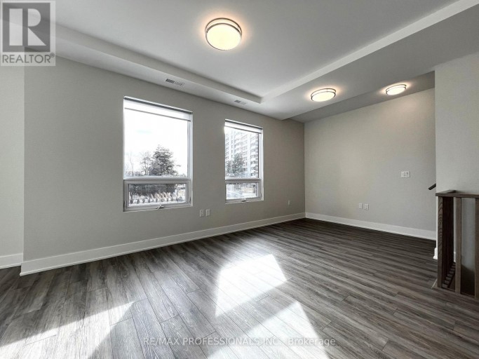 102 - 62 DIXFIELD DRIVE, Toronto (Eringate-Centennial-West Deane), Ontario, M9C3W1