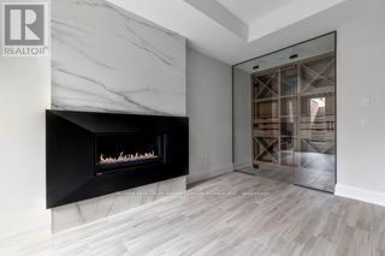 201 HILLHURST BOULEVARD, Toronto (Bedford Park-Nortown), Ontario, M5N1P3