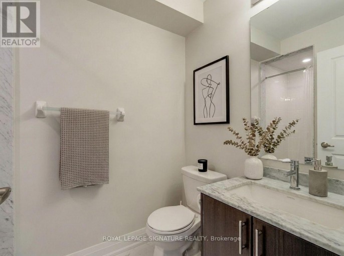UPPER - 59 CREEKBANK ROAD, Toronto (Rustic), Ontario, M6L0A4