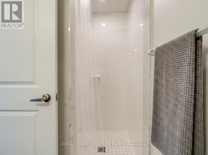 UPPER - 59 CREEKBANK ROAD, Toronto (Rustic), Ontario, M6L0A4