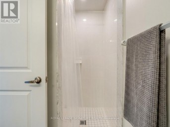UPPER - 59 CREEKBANK ROAD Toronto (Rustic) Ontario photo 13