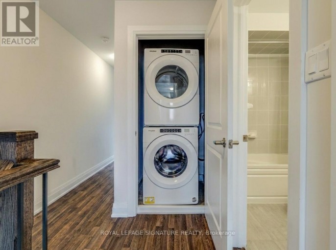 UPPER - 59 CREEKBANK ROAD, Toronto (Rustic), Ontario, M6L0A4