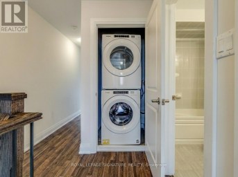 UPPER - 59 CREEKBANK ROAD Toronto (Rustic) Ontario photo 17