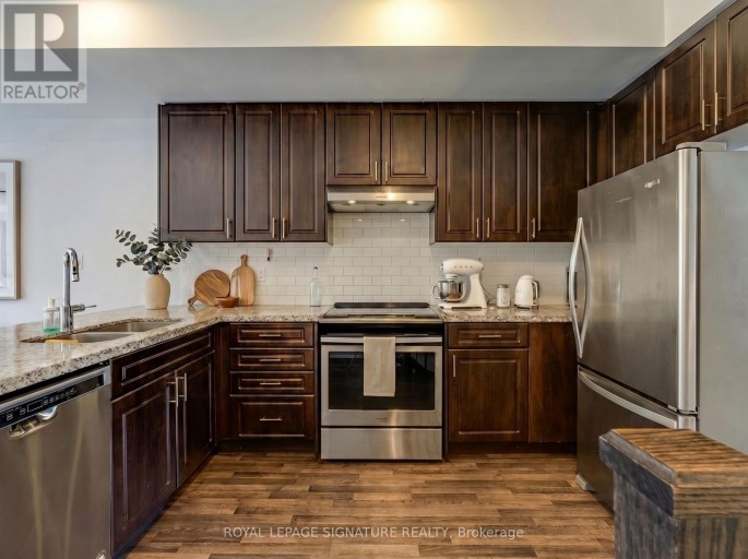 UPPER - 59 CREEKBANK ROAD, Toronto (Rustic), Ontario, M6L0A4