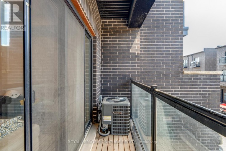 UPPER - 59 CREEKBANK ROAD, Toronto (Rustic), Ontario, M6L0A4
