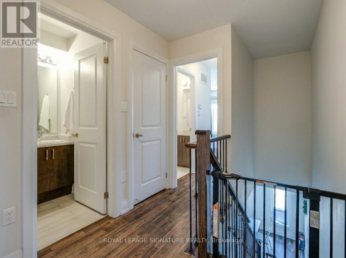 UPPER - 59 CREEKBANK ROAD, Toronto (Rustic), Ontario, M6L0A4