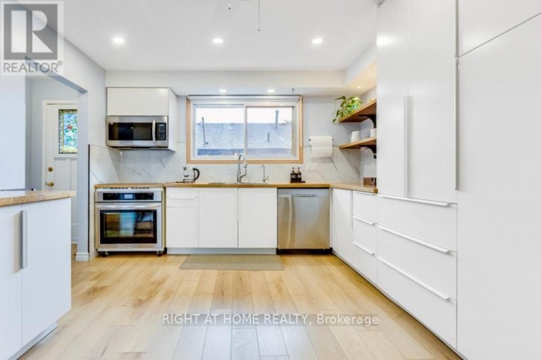 15 TUNA COURT, Hamilton (Templemead), Ontario, L8W1S1