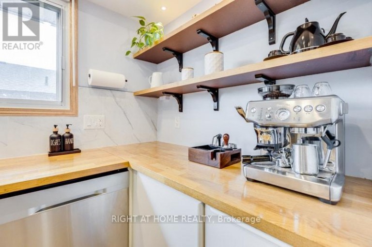 15 TUNA COURT, Hamilton (Templemead), Ontario, L8W1S1