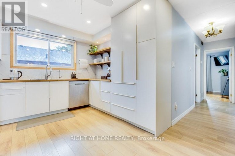15 TUNA COURT, Hamilton (Templemead), Ontario, L8W1S1