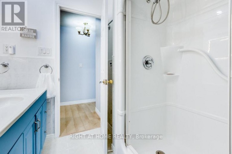 15 TUNA COURT, Hamilton (Templemead), Ontario, L8W1S1