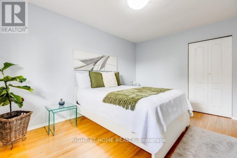 15 TUNA COURT, Hamilton (Templemead), Ontario, L8W1S1