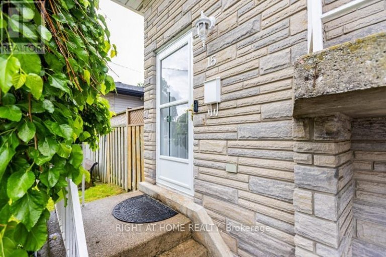 15 TUNA COURT, Hamilton (Templemead), Ontario, L8W1S1