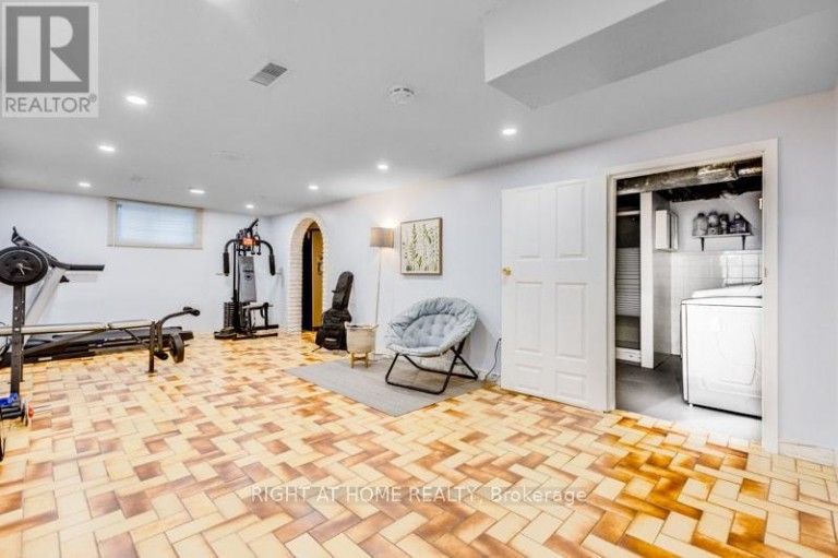 15 TUNA COURT, Hamilton (Templemead), Ontario, L8W1S1