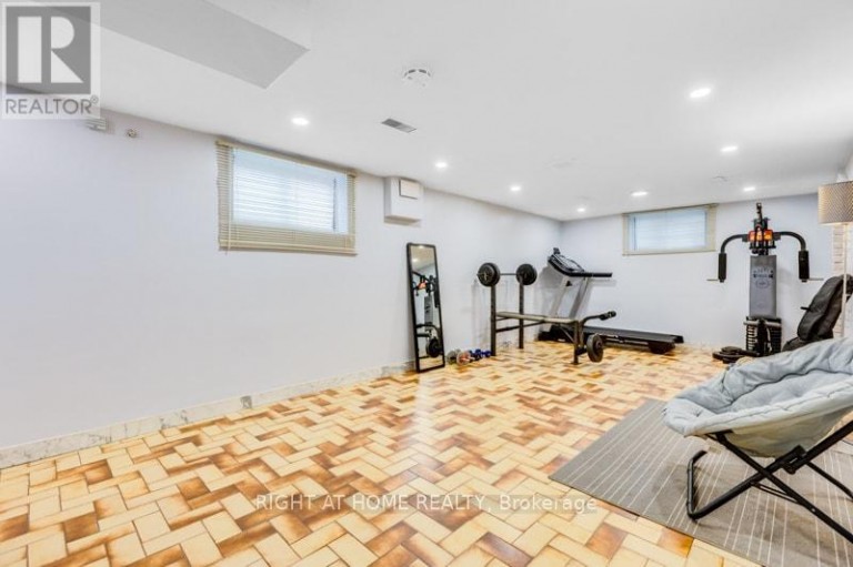 15 TUNA COURT, Hamilton (Templemead), Ontario, L8W1S1