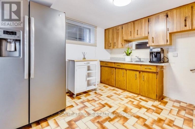 15 TUNA COURT, Hamilton (Templemead), Ontario, L8W1S1