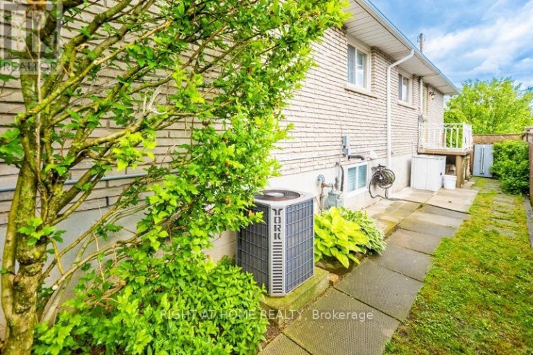 15 TUNA COURT, Hamilton (Templemead), Ontario, L8W1S1