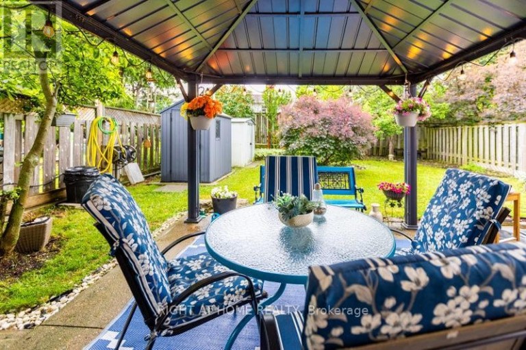 15 TUNA COURT, Hamilton (Templemead), Ontario, L8W1S1
