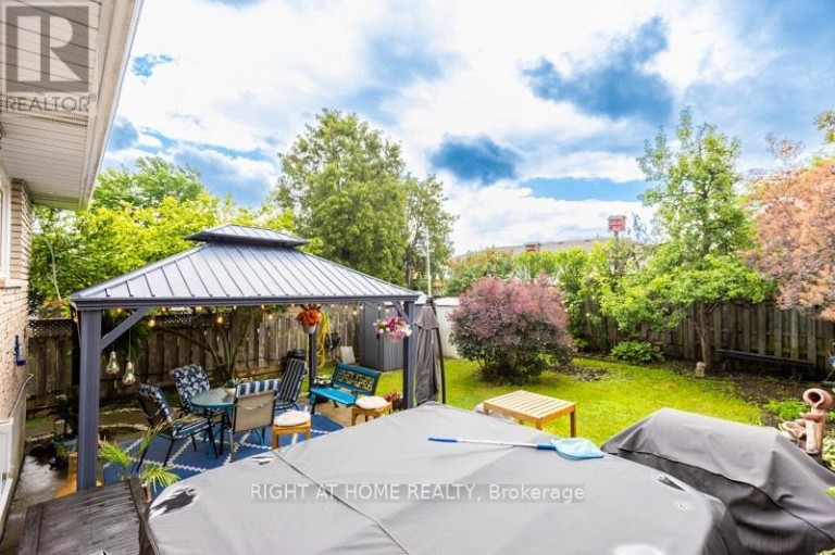 15 TUNA COURT, Hamilton (Templemead), Ontario, L8W1S1
