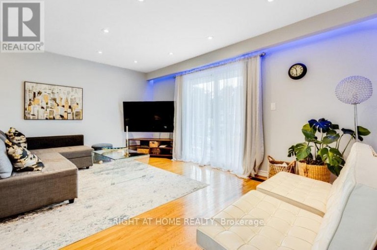 15 TUNA COURT, Hamilton (Templemead), Ontario, L8W1S1