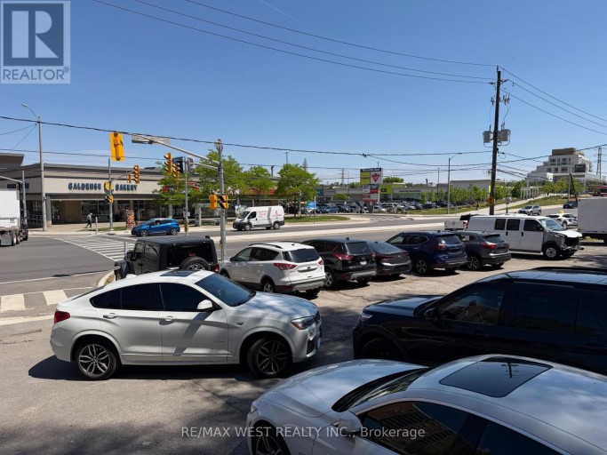 2471 EGLINTON AVENUE W, Toronto (Keelesdale-Eglinton West), Ontario, M6M1S8