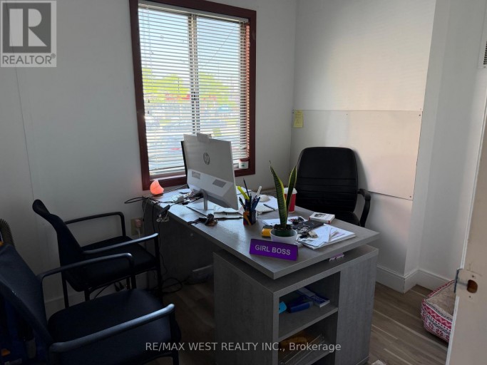 2471 EGLINTON AVENUE W, Toronto (Keelesdale-Eglinton West), Ontario, M6M1S8