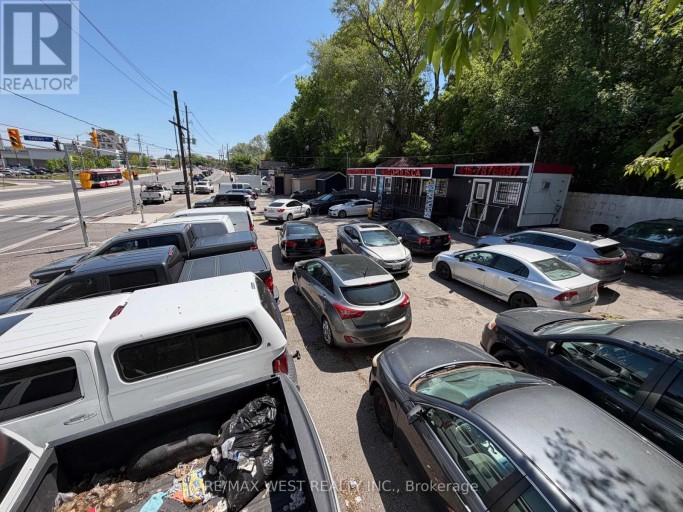 2471 EGLINTON AVENUE W, Toronto (Keelesdale-Eglinton West), Ontario, M6M1S8