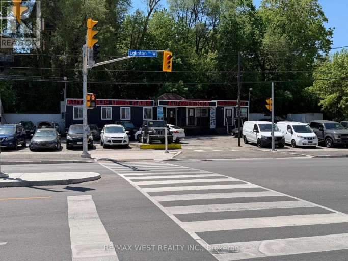 2471 EGLINTON AVENUE W, Toronto (Keelesdale-Eglinton West), Ontario, M6M1S8