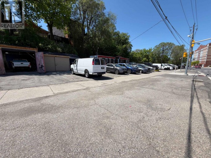 2471 EGLINTON AVENUE W, Toronto (Keelesdale-Eglinton West), Ontario, M6M1S8