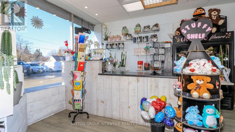 6 - 7 ANNE STREET S, Barrie (Queen's Park), Ontario, L4N2C4