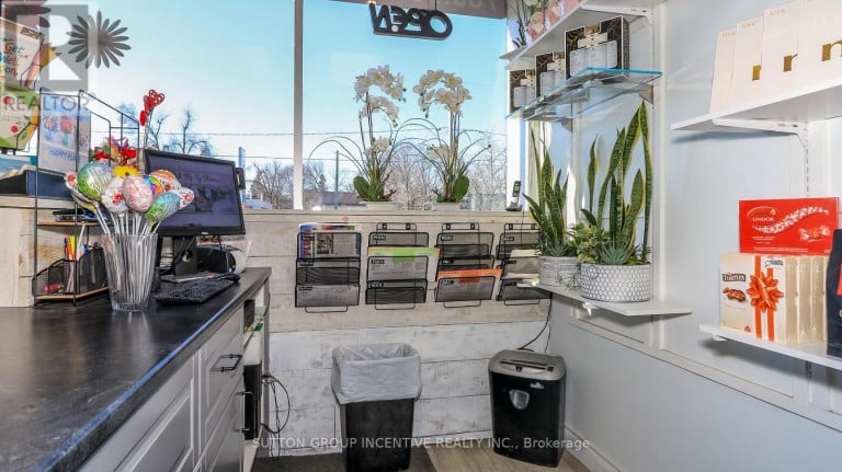 6 - 7 ANNE STREET S, Barrie (Queen's Park), Ontario, L4N2C4