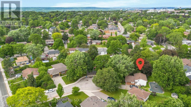 108 FASSETT COURT, Hamilton (Rolston), Ontario, L9G4E7
