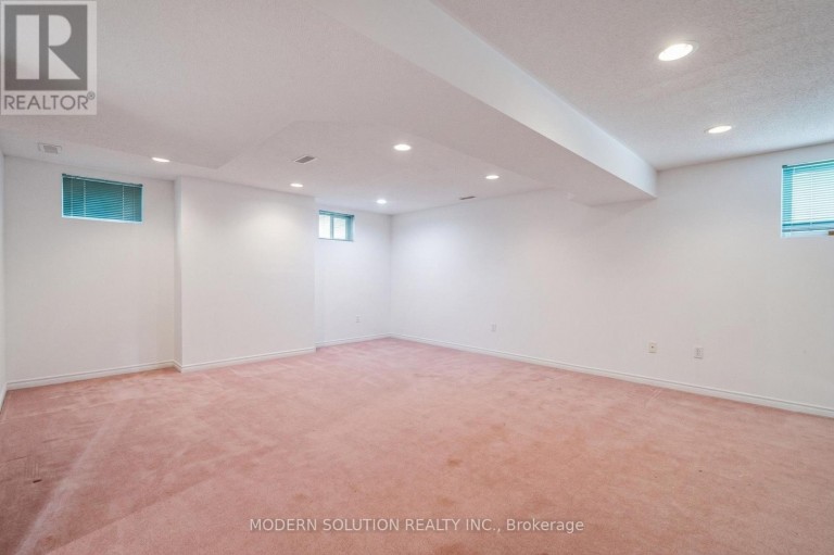 108 FASSETT COURT, Hamilton (Rolston), Ontario, L9G4E7