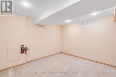 108 FASSETT COURT Hamilton (Rolston) Ontario photo 24