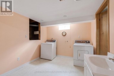 108 FASSETT COURT Hamilton (Rolston) Ontario photo 26