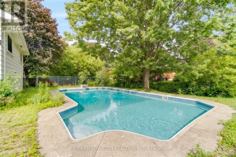 108 FASSETT COURT, Hamilton (Rolston), Ontario, L9G4E7