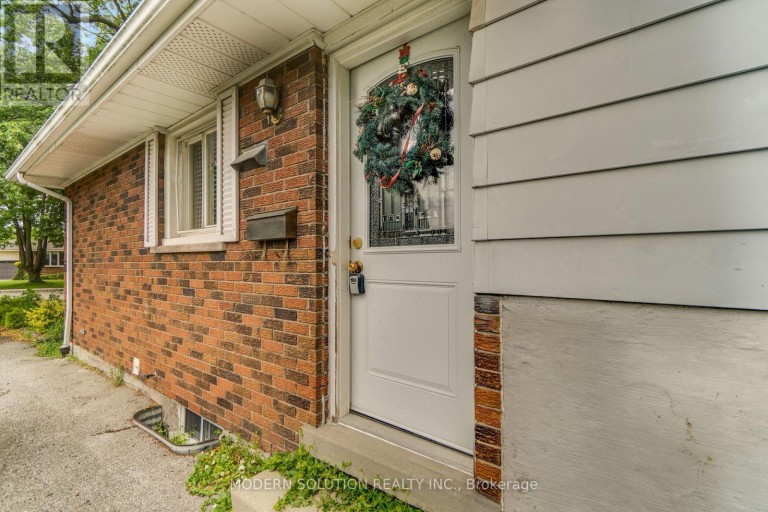 108 FASSETT COURT, Hamilton (Rolston), Ontario, L9G4E7
