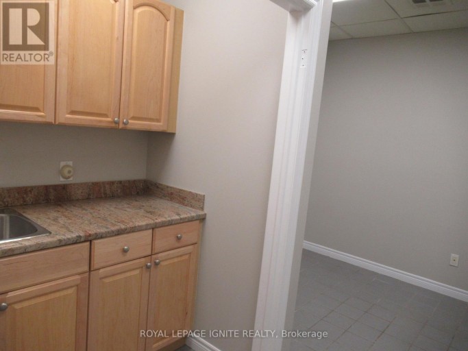 32 - 400 CREDITSTONE ROAD, Vaughan (Concord), Ontario, L4K3Z3